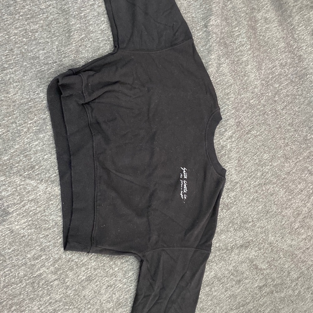 Cropped black comfy sweatshirt
